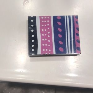 Mini Estée Lauder eyeshadows with mirror